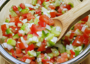 Vinagrete Fácil e Rápido: Um Toque de Sabor para Suas Refeições