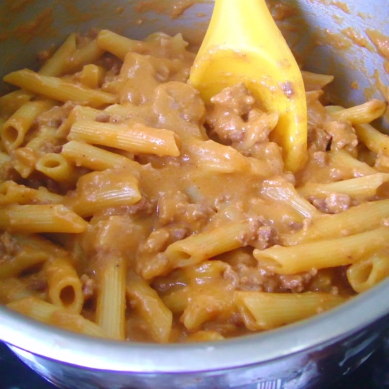 Macarrão Cremoso na Panela Pressão: Refeição Pronta em Minutos!