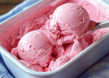 Sorvete Caseiro de Morango: Receita Fácil, Cremosa e Econômica