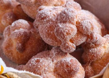 Receita de Bolinho de Chuva Simples e Fácil para o Café da Tarde