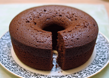 Como Fazer um Bolo de Chocolate Simples e Fofinho
