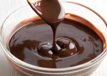 Ganache de Chocolate Simples: O Toque Final para Suas Sobremesas