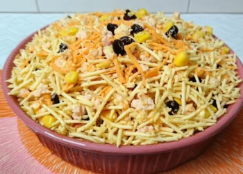 Prepare um Salpicão de Frango Delicioso em Poucos Minutos!