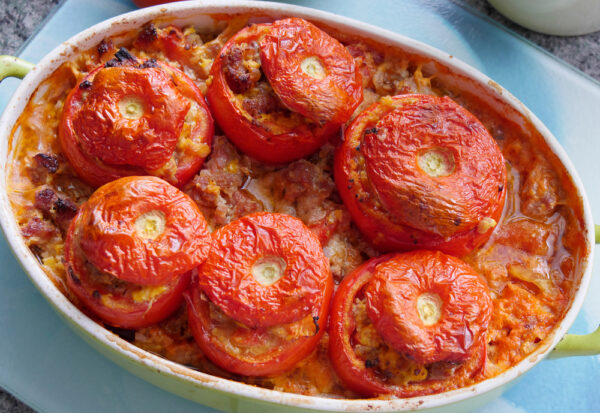 Tomate Assado Recheado com Carne Moída: Receita Fácil e Suculenta