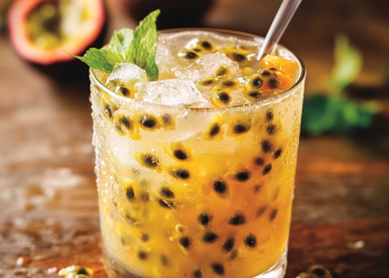 Aprenda a Fazer uma Caipirinha de Maracujá Irresistível