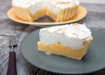 Aprenda a Fazer uma Torta de Limão com Merengue de Dar Água na Boca