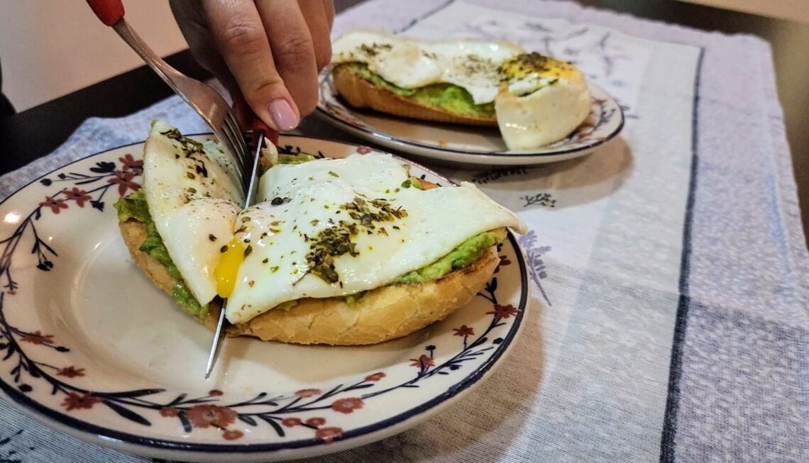 Avocado Toast com Ovo: Simples, Saudável e Irresistível!