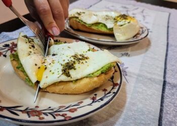 Avocado Toast com Ovo: Simples, Saudável e Irresistível!