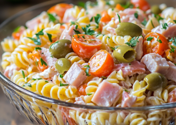 Salada de Macarrão Colorida e Cremosa para sua Ceia de Natal