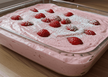 Mousse de Morango com Leite Ninho Super Cremosa e Fácil