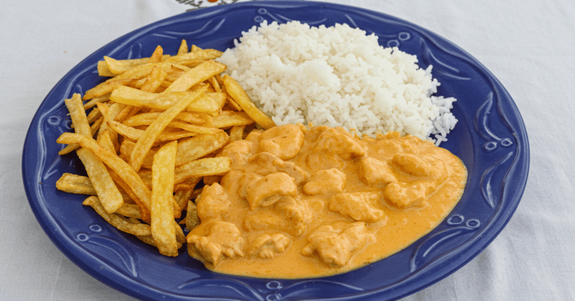 Strogonoff de Frango Simples: Prático e Delicioso