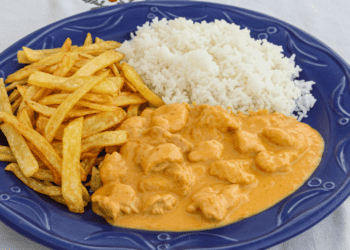 Strogonoff de Frango Simples: Prático e Delicioso