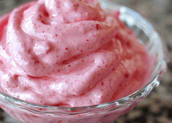 Sorvete de Morango Fit: Cremoso, Saudável e Sem Açúcar!