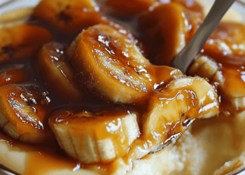 Banana Caramelizada com Creme: Sobremesa Rápida e Deliciosa!
