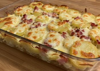 Batata gratinada com bacon: super fácil e deliciosa
