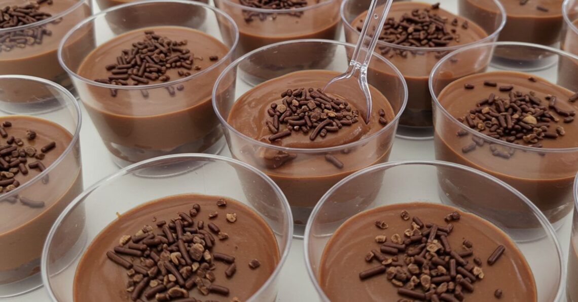 Brigadeiro de copinho: sucesso garantido no aniversário