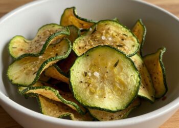 Chips de abobrinha na airfryer: crocantes e saudáveis