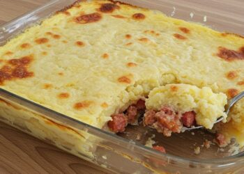 Fiz um escondidinho de purê de batata com calabresa que ficou pronto em 30 minutos