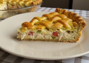 Empadão de frango com palmito: massa leve e recheio molhadinho