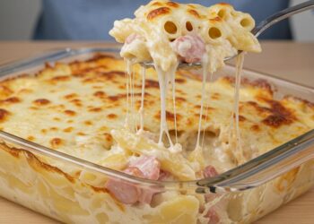 Macarrão com creme de batata e calabresa: fácil, econômico e delicioso