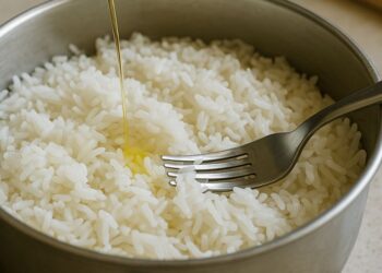 O truque das cozinheiras para deixar o arroz com brilho