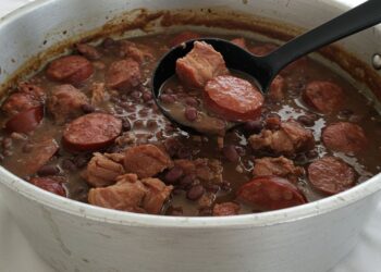 Receita de feijoada fácil, rápida e com aquele sabor caseiro