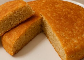Pão de aveia fofinho feito na frigideira e pronto em minutos