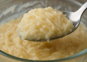 Cocada de leite condensado cremosa e fácil de preparar