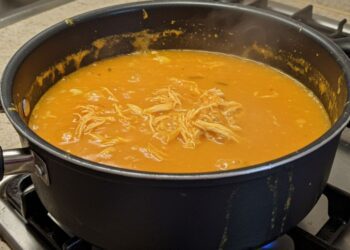 Sopa detox cremosa com frango para emagrecer sem passar fome
