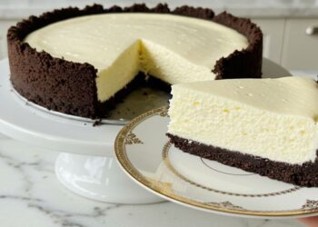 Surpreenda com esta torta de leite ninho com base crocante de negresco