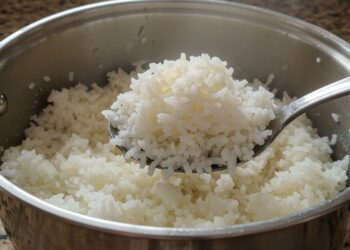 Aprenda a fazer arroz branco soltinho sem mistério