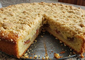 Cuca de banana com goiabada: doce perfeito para o café