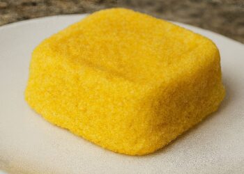 Pão de cuscuz pronto em 3 minutos no micro-ondas