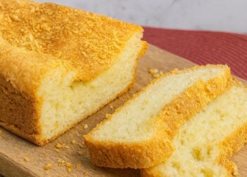 Pão de queijo na forma: do liquidificador para o forno