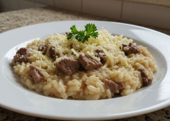 Aprenda a fazer risoto de carne cremoso e cheio de sabor