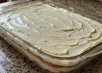 A torta de bolacha mais fácil do mundo: sem fogo e sem batedeira