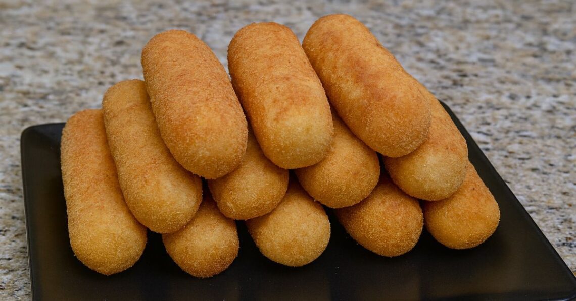 Enroladinho de presunto e queijo crocante igual de lanchonete