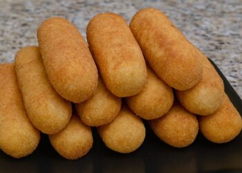 Enroladinho de presunto e queijo crocante igual de lanchonete