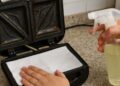 Dica top para deixar a sanduicheira brilhando sem esforço