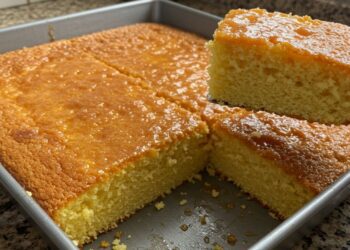 Bolo de laranja molhadinho que sempre faz sucesso