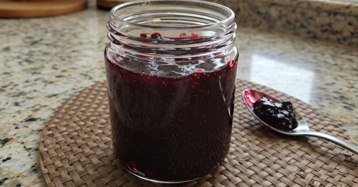 Geleia de amora caseira simples e deliciosa para fazer hoje mesmo