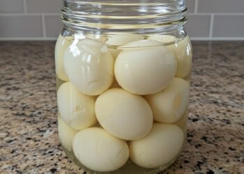 Como preparar ovo em conserva caseiro fácil e rápido