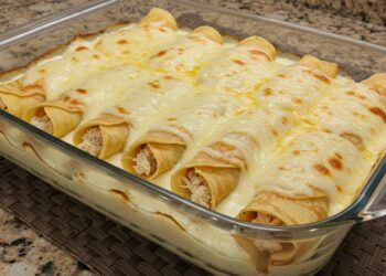 Panqueca de frango com molho branco gratinada: passo a passo completo