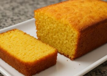 Pão de flocão com iogurte simples e perfeito no lanche