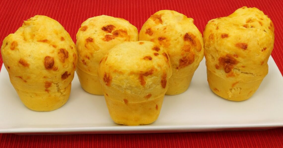 Pão de queijo de preguiçoso: super fácil e gostoso