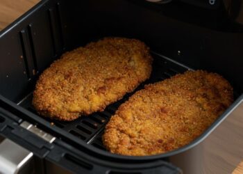 Bife à milanesa na airfryer: crocante, saboroso e sem óleo