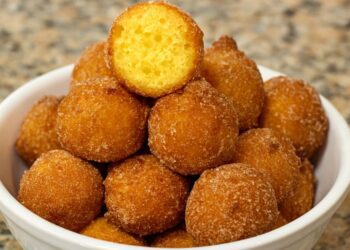 Bolinho de fubá frito simples e delicioso para o café da tarde