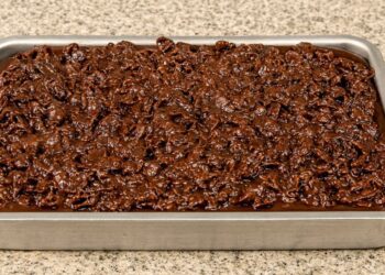 Bolo crocante de chocolate: aprenda a fazer a sensação do momento!