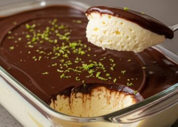 Bombom de limão na travessa: sobremesa cremosa e irresistível