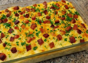 A melhor mandioca gratinada com bacon que você vai provar